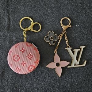 Brand New Louis Vuitton Pink & Gold Monogram Purse Charm  Mirror Key Holder